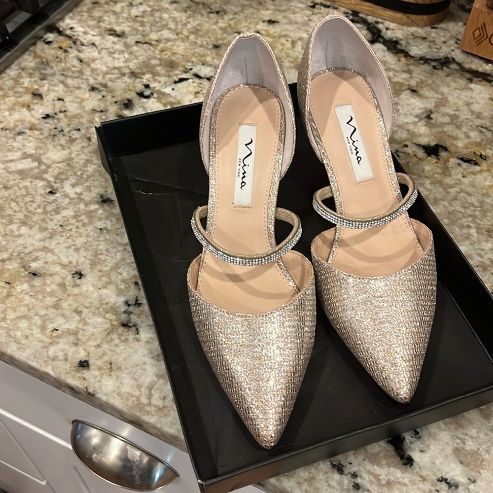 Nina Brystol Evening Pumps Champagne Shimmer Fabric Dressy Formal NEW  Size 8.5